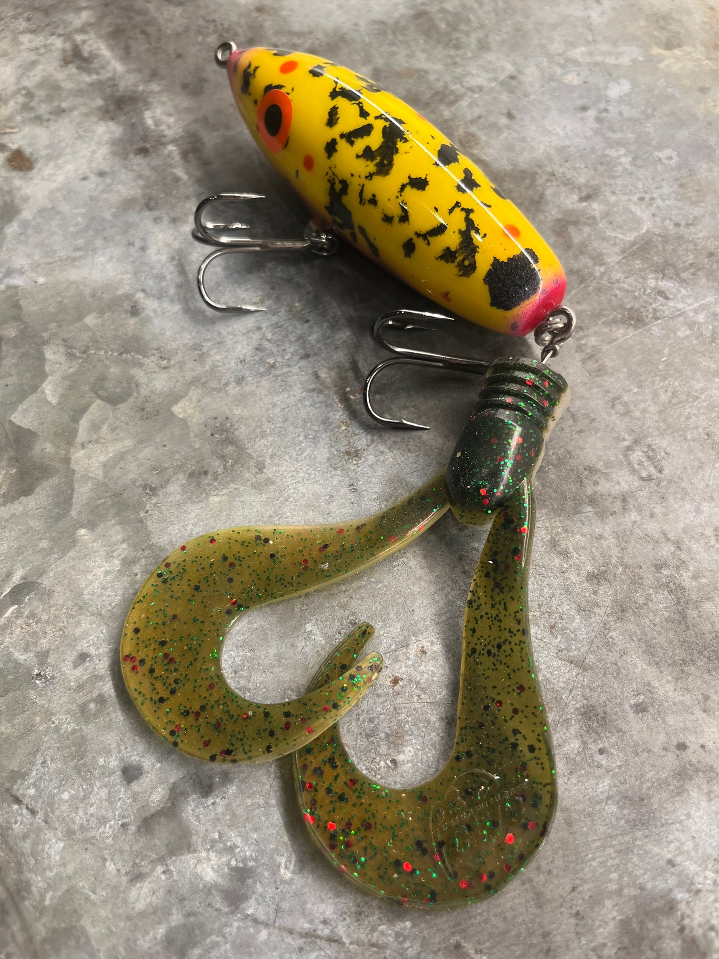 Rustic “Double-Twister Tail”